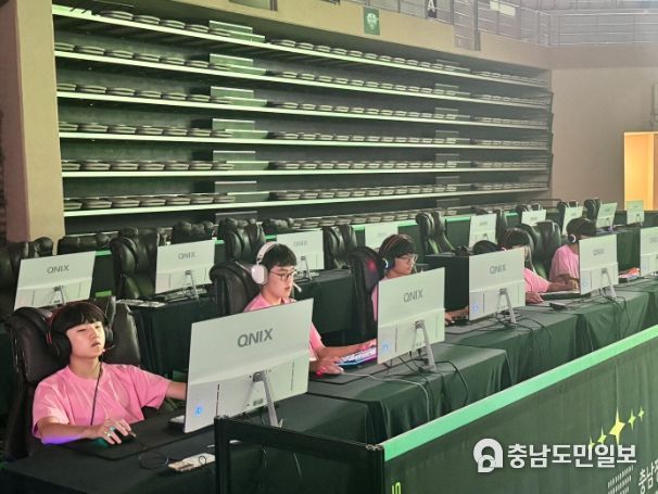 참가 청소년 기념촬영 및 e스포츠 대회