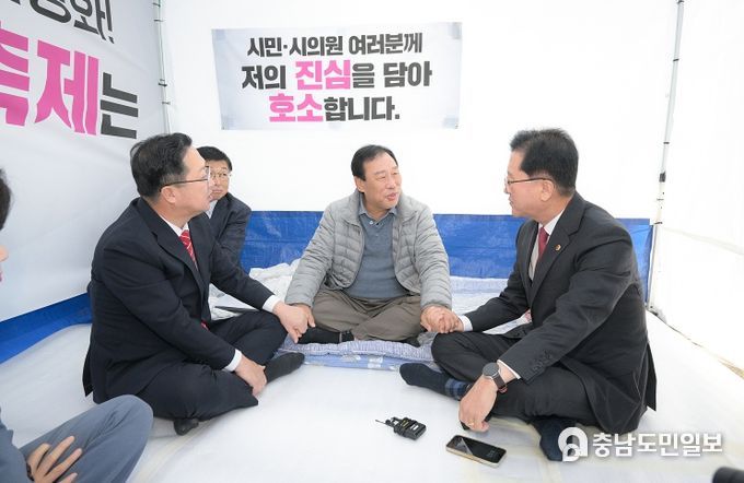 왼쪽부터 이장우 대전시장 최민호 시장 조원휘 대전시의회 의장