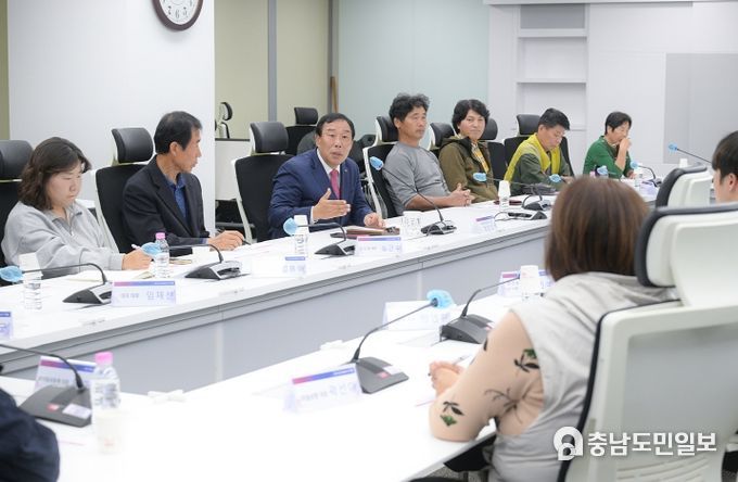 세종시 최민호 시장, 화훼·조경수 농가와 허심탄회 대화