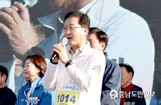 대전시의회 조원휘 의장 “국화향과 함께 달리며 가을 정취 만끽하세요”