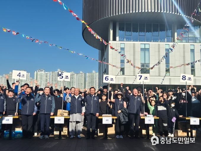 (사)기빙트리 천사운동본부가 지난 2일 하늘중앙교회에서 ‘사랑의 연탄나눔 캠페인’을 개최했다.