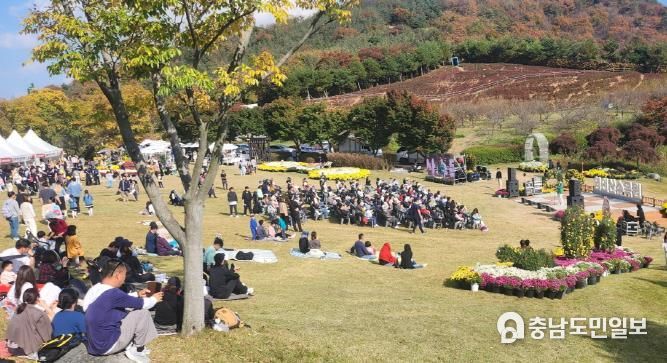 2부 단풍음악제를 즐기는 축제 사진
