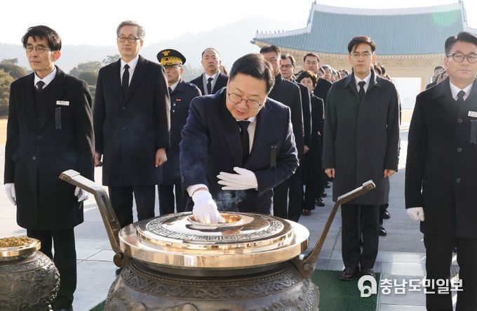 이장우 시장, 보훈공원·대전현충원 참배