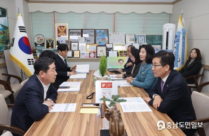 윤건영 충북교육감, 학생들의 안전한 통학을 위해 증평군과 협력 도모